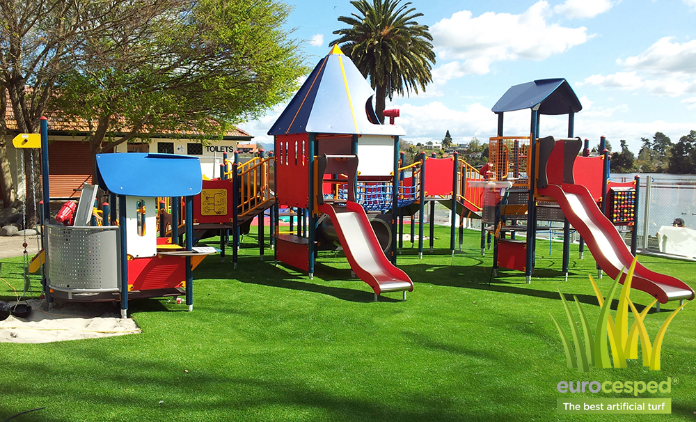 ejemplo instalacion cesped artificial parques infantiles
